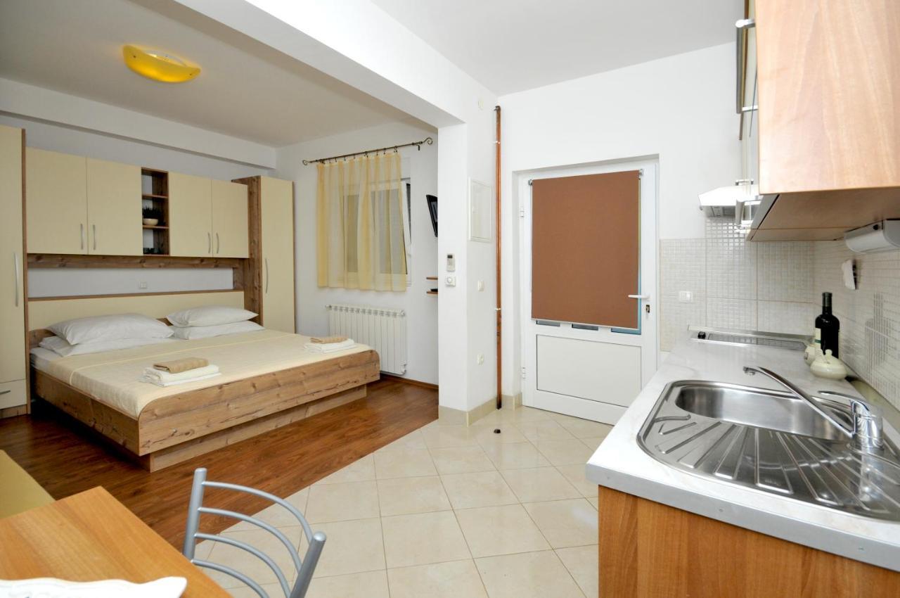 Apartments Penic Трогір Екстер'єр фото